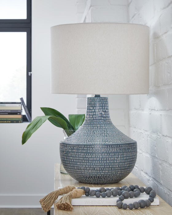 Schylarmont Antique Gray/White Metal Table Lamp (1/CN)