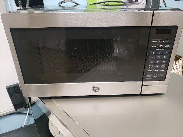 0.7 cu. ft. Small Countertop Microwave in Stainless Steel - use_like_new