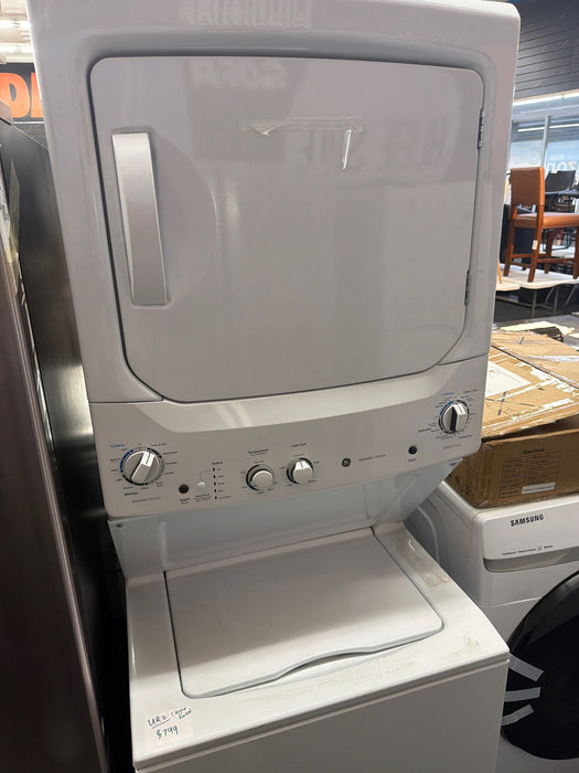 GE 3.8 cu. ft. Washer 5.9 cu. ft. Electric Dryer Combo in White - new