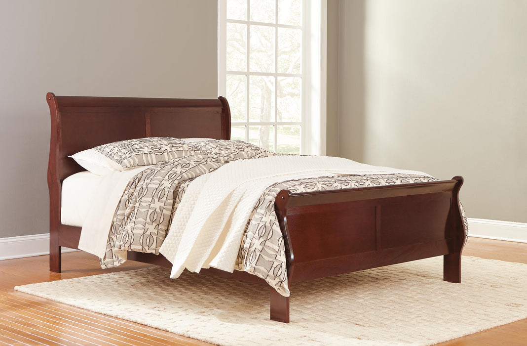 Alisdair Reddish Brown Alisdair Queen Sleigh Bed