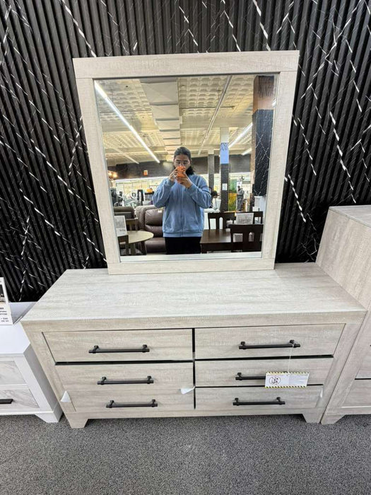 Dubuque 5 Pc Queen Bedroom Set - new